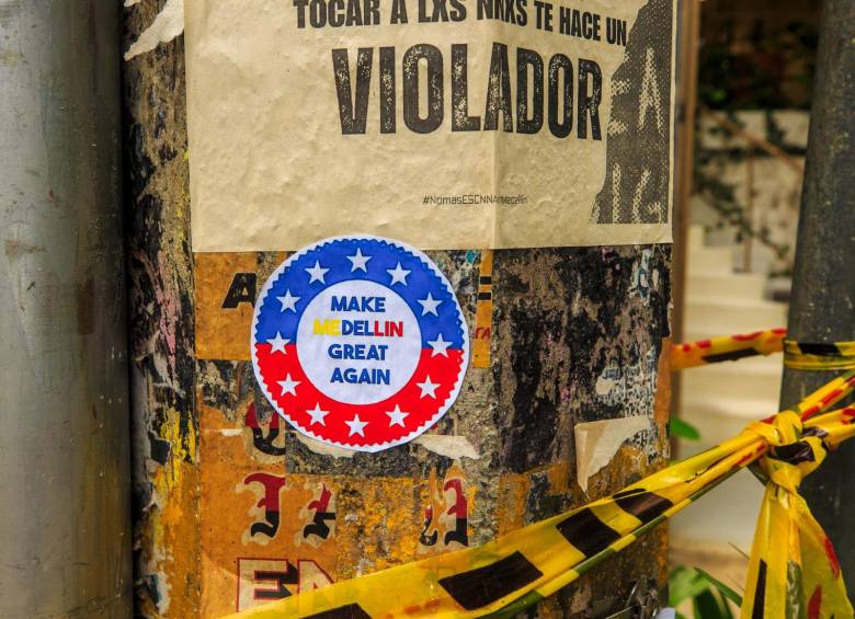 Otro de los stickers que se encuentran en la zona. FOTO: Camilo Suárez