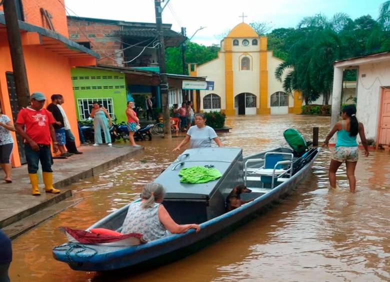 El municipio fue visitado por el Director de la Unidad Nacional para la Gestión del Riesgo de Desastres en ese municipio, donde todavía hay agua estancada y lodo. FOTO Cortesía