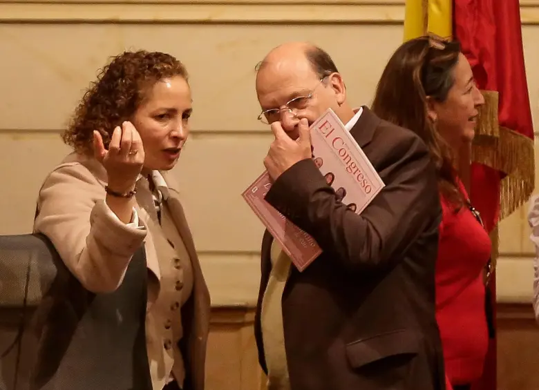 El ministro de Hacienda, Germán Ávila, radico la ponencia mayoritaria del Presupuesto General de la Nación. FOTO: Colprensa 