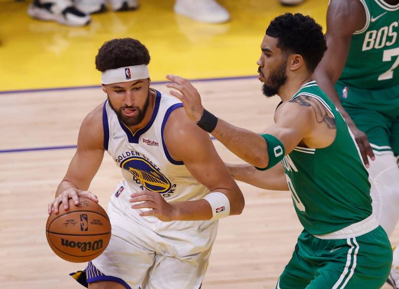 Los Warriors recuperaron terreno ante los Celtics en el segundo juego como locales. FOTO: EFE