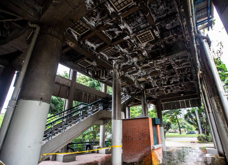 Aspecto de la antigua aula de Mi Río en 2023, poco después de ser abandonada. FOTO: Julio César Herrera