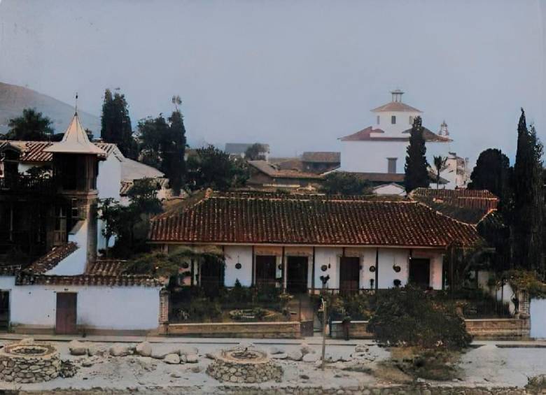 El 28 de enero de 1948, Clínica Soma empezó a funcionar con 30 camas en la casa que anteriormente le había pertenecido a la Clínica Santa Anta, sobre la avenida La Playa con Sucre.