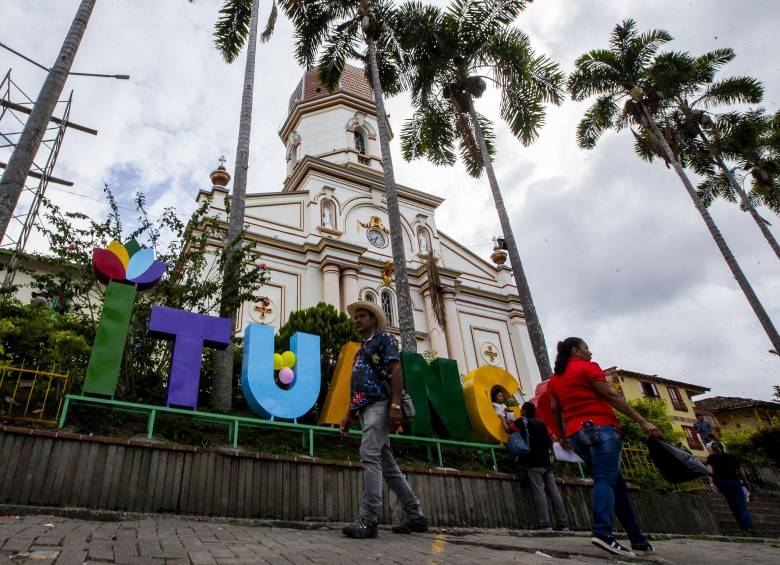 Fachada del parque del municipio de Ituango que le buscará apostarle al turismo, Foto: Julio César Herrera Echeverri.