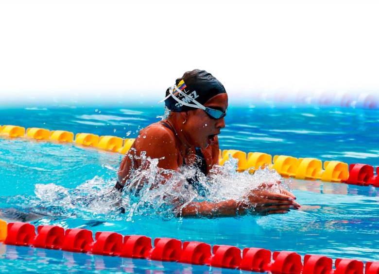 La nadadora antioqueña Stefanía Gómez logró el récord nacional absoluto de la prueba de 50 metros mariposa durante el Panamericano de Natación que se disputa hasta el próximo 25 de mayo. FOTO Manuel Saldarriaga 