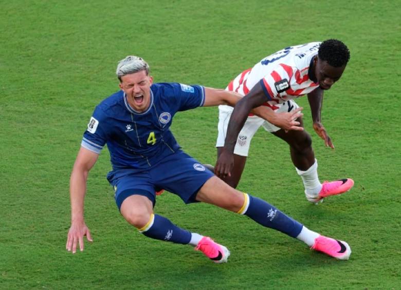 Pese a recibir tarjeta roja por esa acción, Folarin Balogun podrá jugar este lunes ante Bélgica. FOTO AFP
