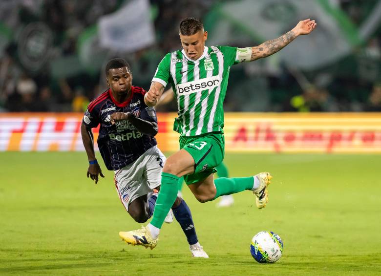 James Rodríguez volvió a ser determinante para Atlético Nacional ante Junior: dio una asistencia y salió aplaudido por los aficionados. FOTO: CAMILO SUÁREZ