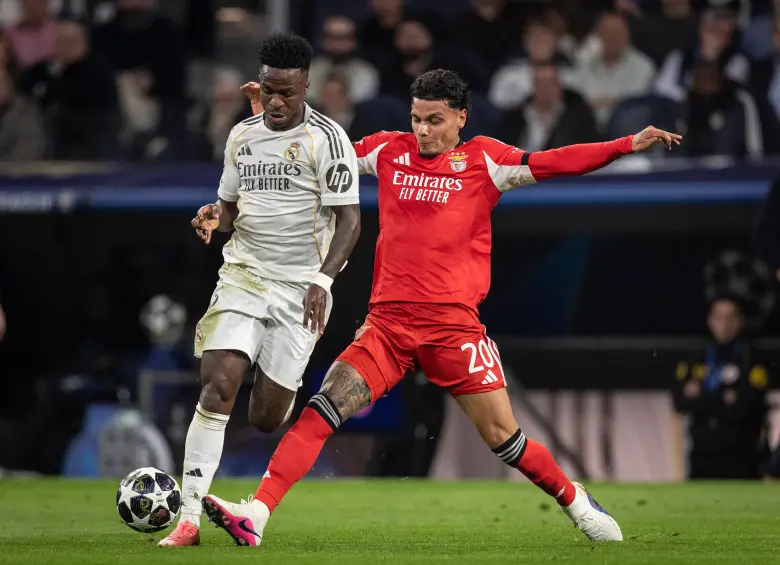 Richard Ríos junto a Vinícius Júnior en el partido entre el Real Madrid y el Benfica. FOTO GETTY