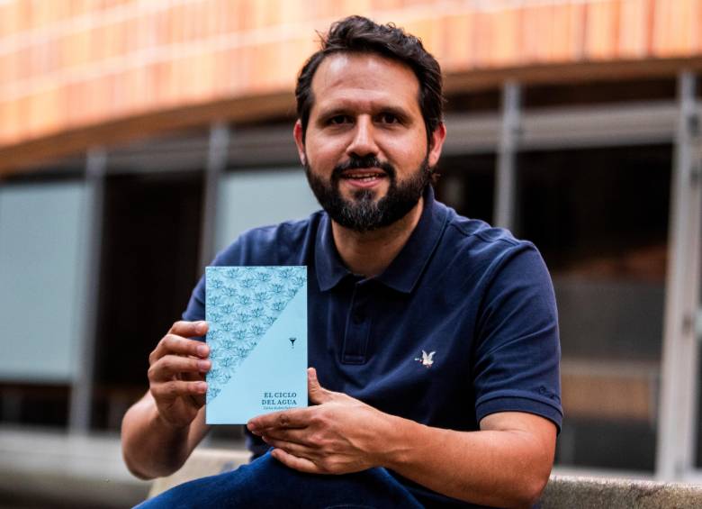 Carlos Andrés Salazar es profesor universitario en el campo de la ingeniería. Esta es su primera incursión en la novela. El libro parte de una historia personal vivida hace unos años. FOTO julio herrera