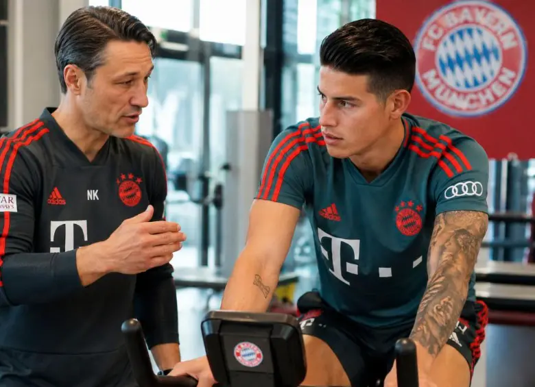 El técnico Niko Kovač junto a James Rodríguez en la etapa en la que coincidieron en el Bayern Munich. FOTO BAYERN MUNICH