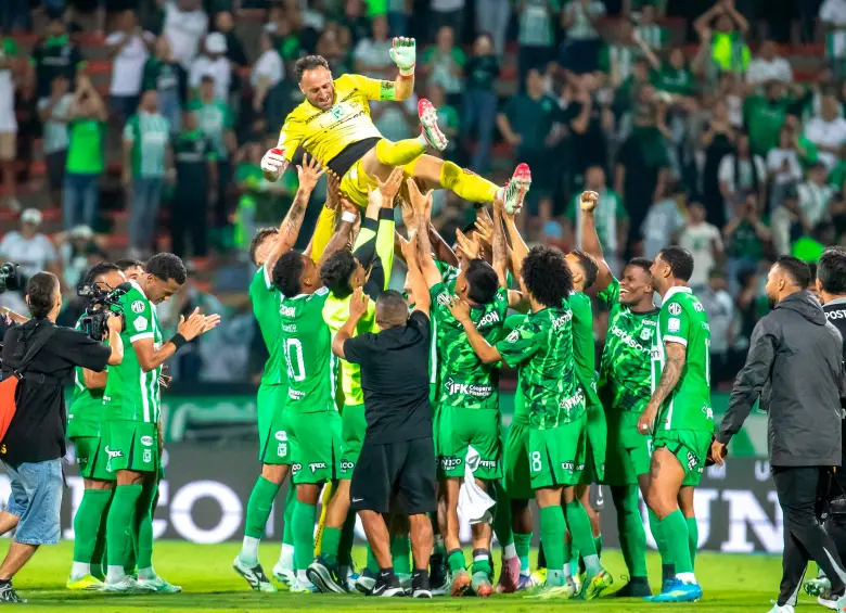 El arquero David Ospina, de 37 años, fue vitoreado por los hinchas después del partido contra Tolima. Foto: Juan Antonio Sánchez