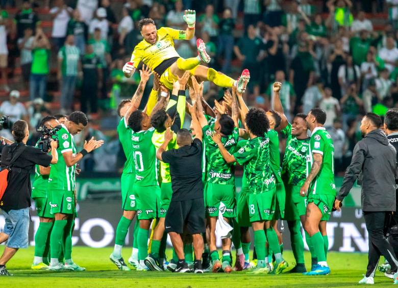 El arquero David Ospina, de 37 años, fue vitoreado por los hinchas después del partido contra Tolima. Foto: Juan Antonio Sánchez