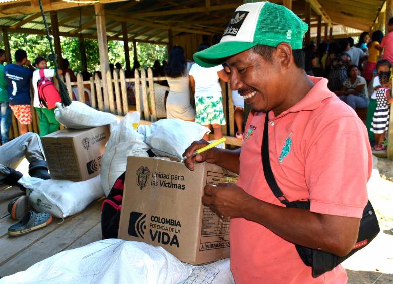 Más de 10.000 habitantes de comunidades campesinas, indígenas y afrocolombianas se beneficiaron con los insumos agrícolas, animales y dotaciones mobiliarias y tecnológicas. Foto: Cortesía