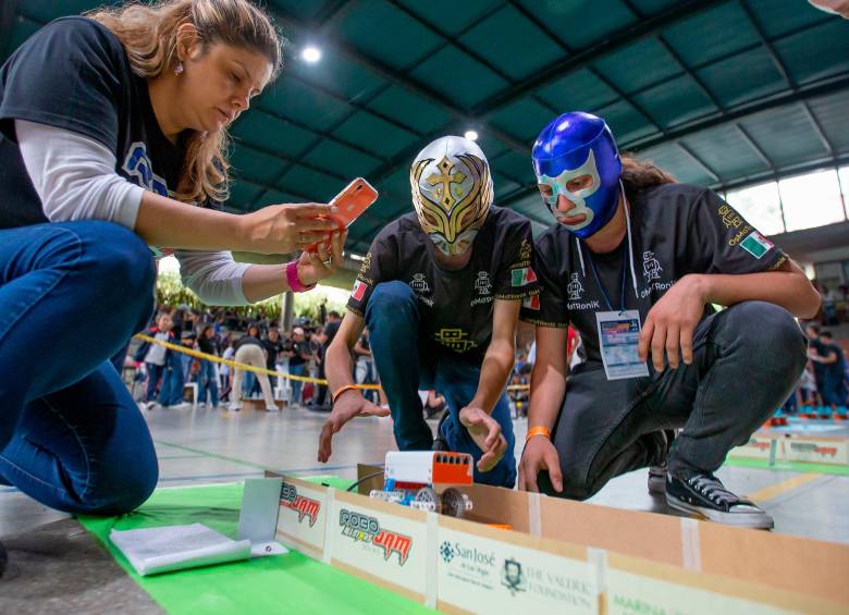 Los tesos de la robótica del Guaviare se le midieron al reto en el RoboJam Medellín
