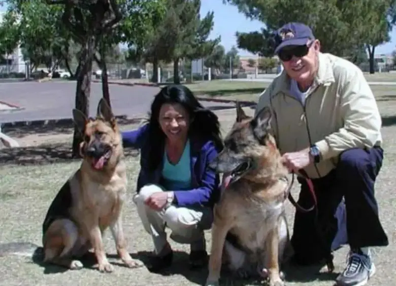 Dos de los perros de Gene Hackman y Betsy Arakawa adoptados en la década de los 90. FOTO: Redes sociales