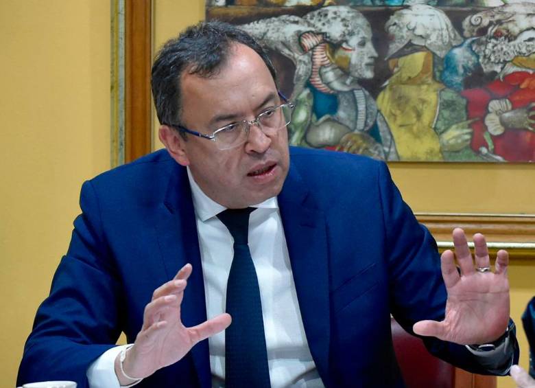 El ministro del Interior, Alfonso Prada, coordina la agenda legislativa del Gobierno. Dijo que no quieren congestionar al Congreso. FOTO Cortesía (MinInterior)