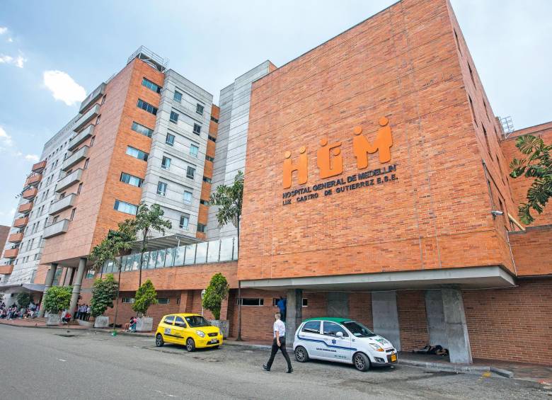 Este año el Hospital General de Medellín entregó la operación de su central telefónica a una empresa privada. Piden a los organismos de control revisar ese contrato. FOTO Edwin Bustamante