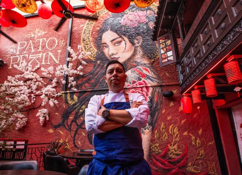 Diego Fernando Ardila León es un chef colombiano que se ha formado en las gastronomías de la China, Japón, Vietnam. Ahora es el líder de Pato Pekin, un restaurante en El Poblado que trajo a la ciudad preparaciones que combinan la tradición y los sabores locales. FOTO Julio herrera 