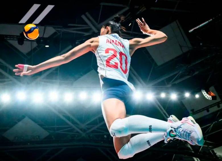 La cartagenera Amanda Coneo en unas de las acciones que terminaron con punto para Colombia. FOTO cortesía Volleyball World
