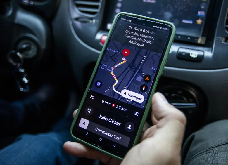 El 22,6% de los conductores de Uber en Colombia declara que la plataforma es su única fuente de ingresos, un aumento notable frente al 15,5% registrado en 2019. Foto: Julio César Herrera 