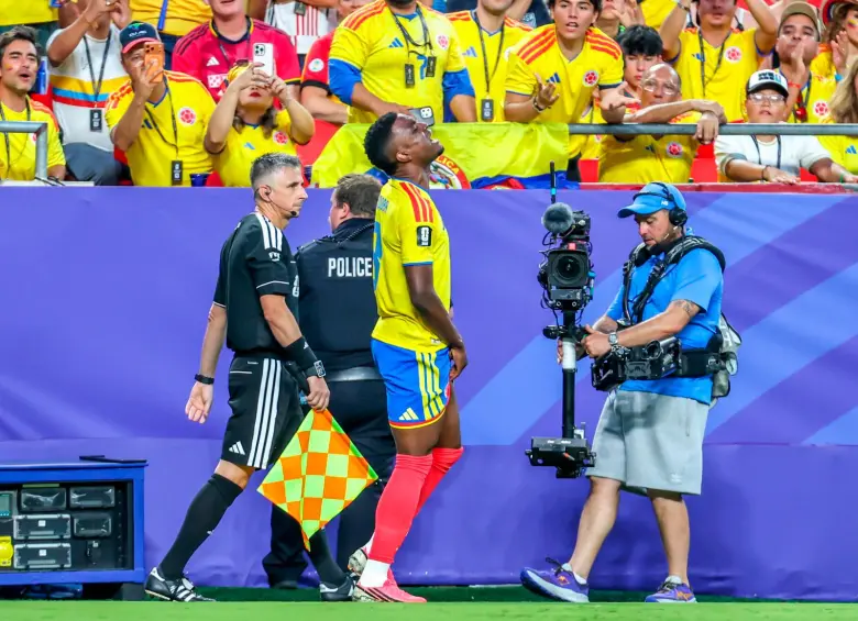 Jhon Córdoba en el momento de su lesión frente a Ghana. FOTO JUAN ANTONIO SÁNCHEZ