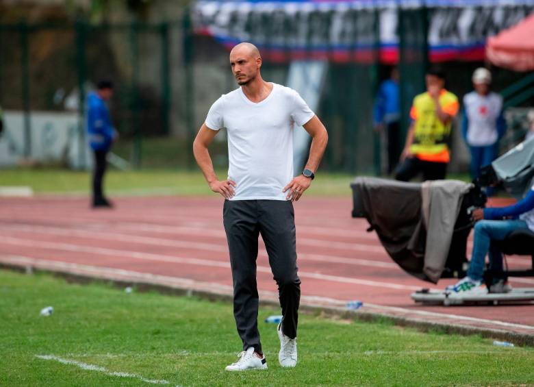 La desazón del entrenador David González también se hizo evidente luego de que el DIM recibiera dos goles en cuatro minutos. FOTO Camilo Suárez 