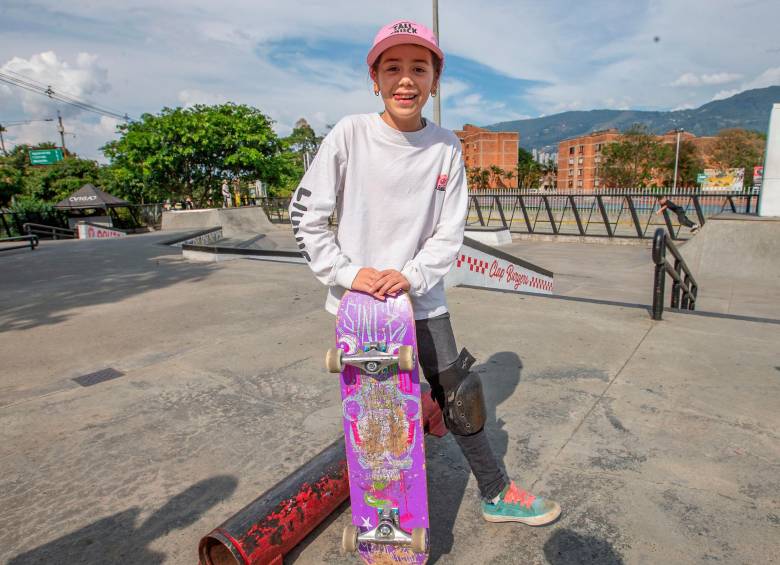 Helena realiza sus entrenamientos en el Park Skate de Envigado. FOTO ESNEYDER GUTIÉRREZ.