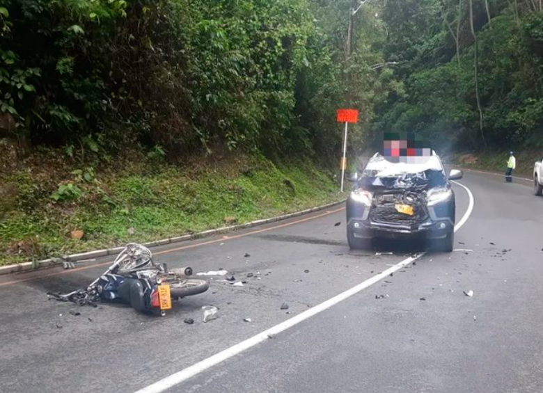 Los vehículos involucrados en el accidente chocaron de frente. FOTO: CORTESÍA