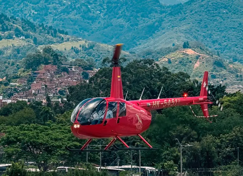 Este es el helicóptero con el que planean iniciar los recorridos turísticos nocturnos por Medellín. FOTO: Cortesía Nubá