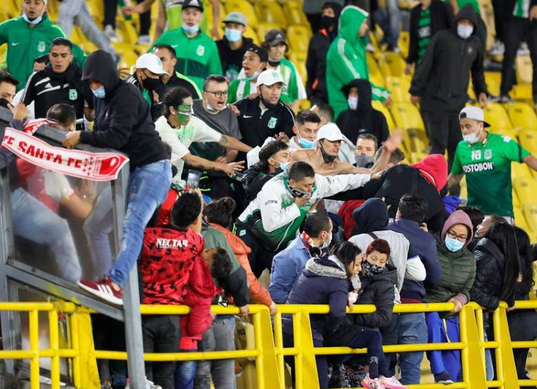 Los hechos ocurridos en la tribuna del estadio El Campín de Bogotá han merecido el rechazo nacional e incluso del propio presidente del país, Iván Duque. FOTO COLPRENSA