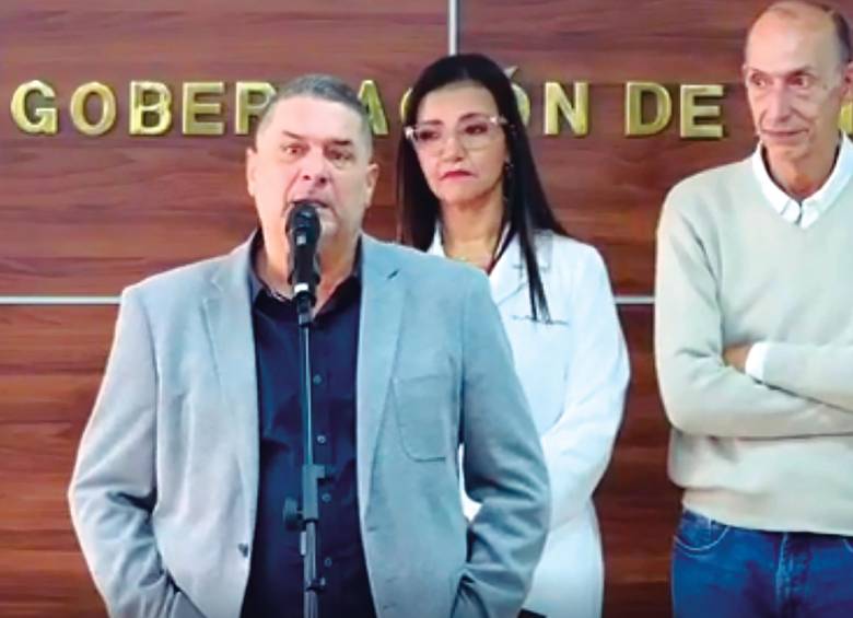 Luis Fernando Arroyave Soto, gerente del Hospital San Rafael de Itagüí, durante una rueda de prensa. FOTO Cortesía Gobernación