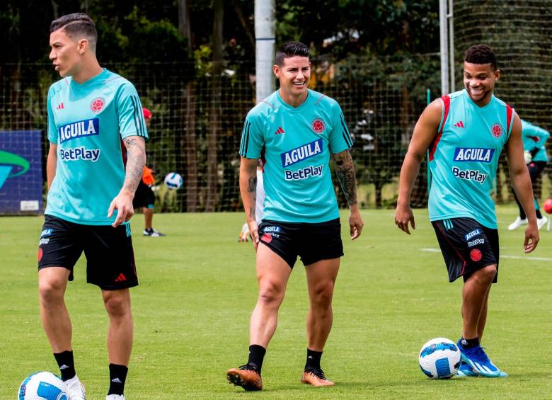 Los futbolistas de la Selección Colombia se mostraron alegres en el último entrenamiento que realizaron en territorio antioqueño. FOTO: JAIME PÉREZ 