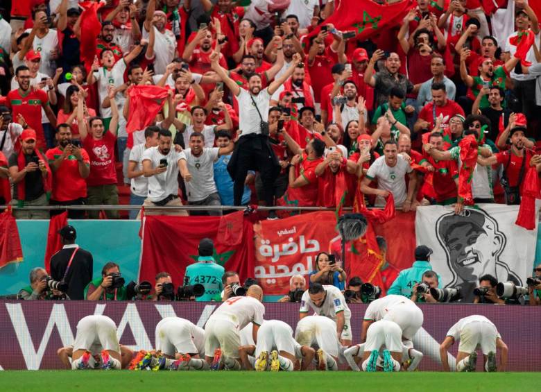 La Selección de Marruecos dio una de las sorpresas del torneo y derrotó a Bélgica, una de las favoritas para levantar el título Mundial el 18 de diciembre. FOTO: GETTY 