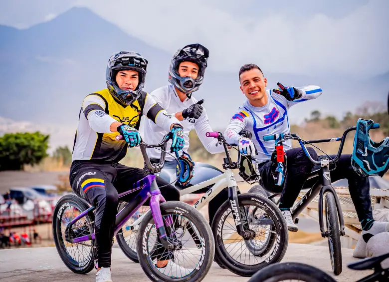Thomás Martínez, Isaac Granada y Diego Arboleda, tres los pilotos colombianos que subieron al podio en Guatemala. FOTO: Juan Felipe Duque @Films_bymuni