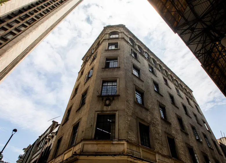El Henry fue construido en concreto armado a principios de 1929.
