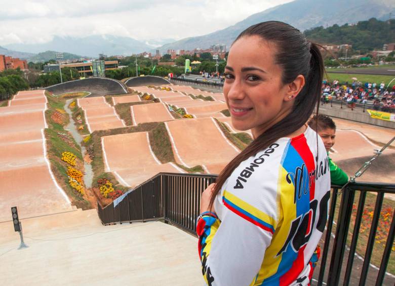 Mariana Pajón, de 32 años, continúa imponiendo talento en las pistas de bicicrós. FOTO: EL COLOMBIANO