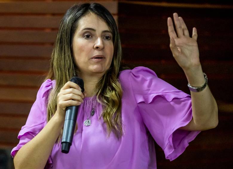 Paloma Valencia denunciÃ³ que el Gobierno quiere montar una expropiaciÃ³n  exprÃ©s