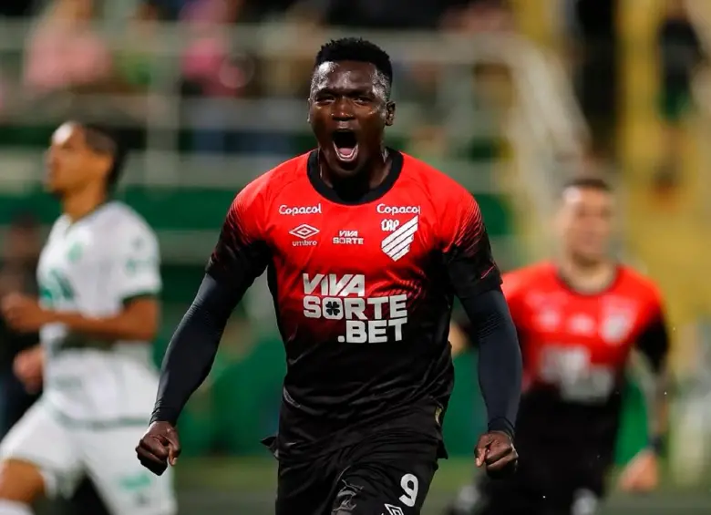 Kevin Viveros, exAtlético Nacional, suma 10 goles, en 23 partidos, con Paranaense. FOTO: Instagram de Viveros