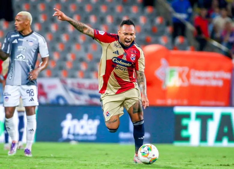 El futbolista samario Jarlan Barrera, uno de los refuerzos del Medellín para el segundo semestre del año, suma un gol. Lo anotó en el duelo contra Junior, por la fecha 12 de la Liga Betplay. FOTO Juan Antonio Sánchez 