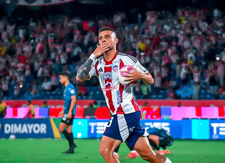 En la imagen aparece el antioqueño Steven Andrés Rodríguez, quien le marcó al Pereira para darle el liderato al Junior. FOTO Colprensa
