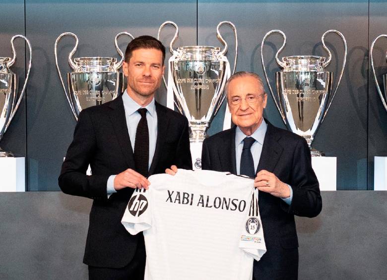 Xavi Alonso y el presidente del Real Madrid, Florentino Pérez. FOTO; Tomada de X Real Madrid