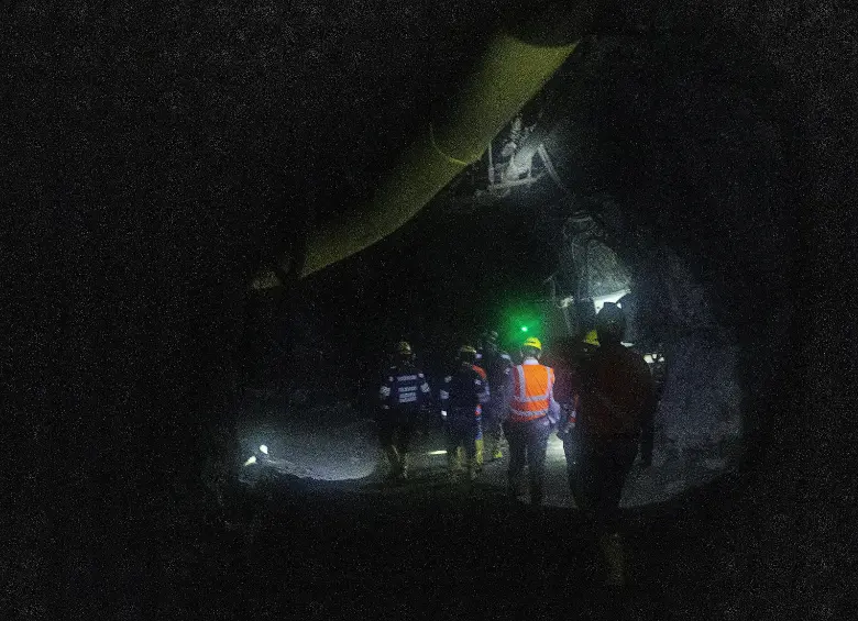 Imagen de referencia de un grupo de mineros en un socavón. Foto: Julio César Herrera Echeverri.