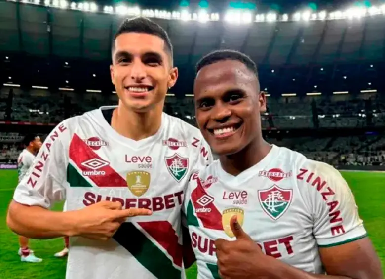 Kevin Serna (izquierda) y Jhon Arias, dos de los colombianos que compiten con Fluminense en Brasil. FOTO: Tomada de X @FluminenseFC