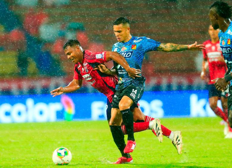 El futbolista Léider Berrío ha sido uno de los más incisivos del Medellín durante el encuentro contra los pereiranos. Sin embargo, no ha estado preciso. FOTO: Camilo Suárez