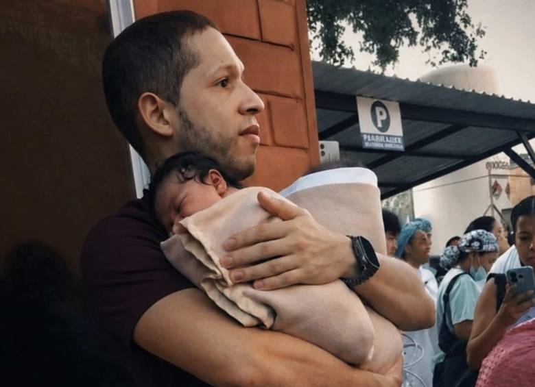 Germán Somoyar, el pediatra que salvó a bebés en el terremoto de Colombia, recibe propuesta para especializarse en Alemania. FOTO: Tomada de las redes sociales 