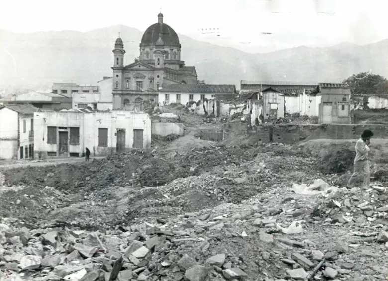 Fotos antiguas de El Colombiano: La avenida que partió en un tajo al Centro de Medellín