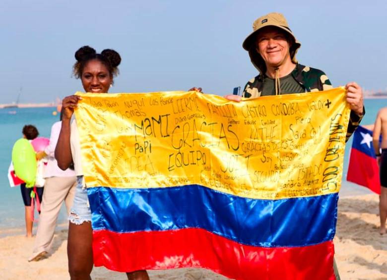 Erika Castro y Mauricio Carmona, padres de Sofía, durante el Mundial de Aguas Abiertas en Dubái. FOTO: Cortesía