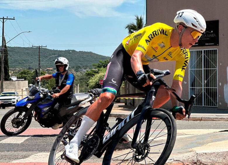 Alejandro Osorio impresiona con su nivel tras su vuelta al ciclismo colombiano. Con el Orgullo Paisa, fue la gran figura en la Vuelta Ciclística a Goiás, donde logró el título general, el de los puntos y dos fracciones. FOTO: Cortesía