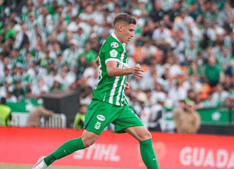 Simón Rojas debutó con Nacional y lo hizo con personalidad ante un Atanasio colmado. FOTO ATLÉTICO NACIONAL