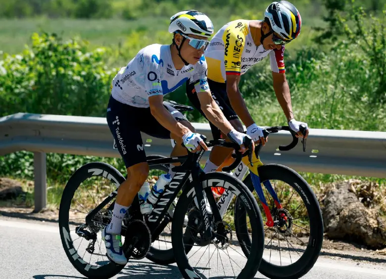 Éiner Rubio y Egan Bernal, los únicos colombianos que siguen en carrera en el Giro. Cabe recordar que Santiago Buitrago se retiró tras caída. FOTO X-TEAM MOVISTAR