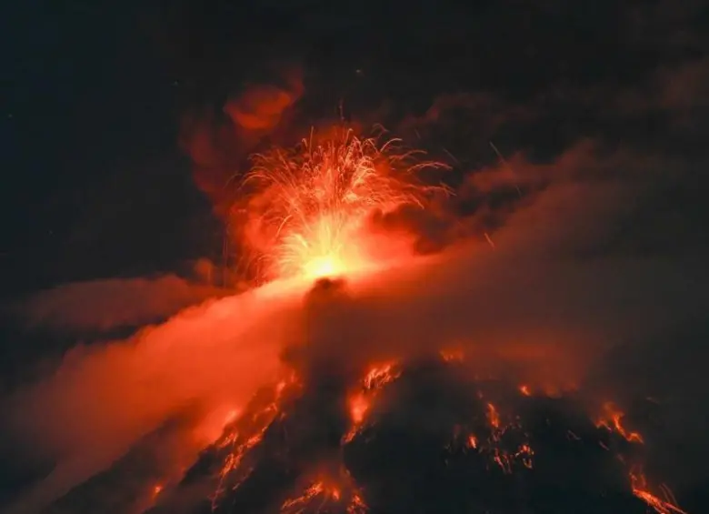 Guatemala declara alerta de “peligro” por erupción del volcán de Fuego. FOTO: AFP
